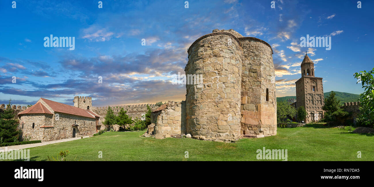 Fotos & Bilder der mittelalterlichen Georgischen Orthodoxen Kathedrale Ninotsminda Ruinen, 575 AD, Sagarejo, in der Region Kachetien, Georgien (Land). Ninotsmi Stockfoto