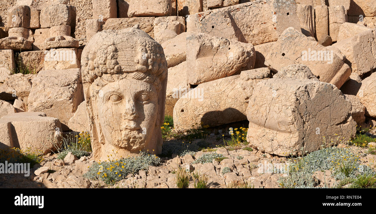 Statue Kopf von Kommagene vor der 62 v. Chr. königliche Grab von König Antiochos I Theos von Kommagene, West Terrasse, Berg Nemrut oder Nemrud Dagi Gipfel, Stockfoto