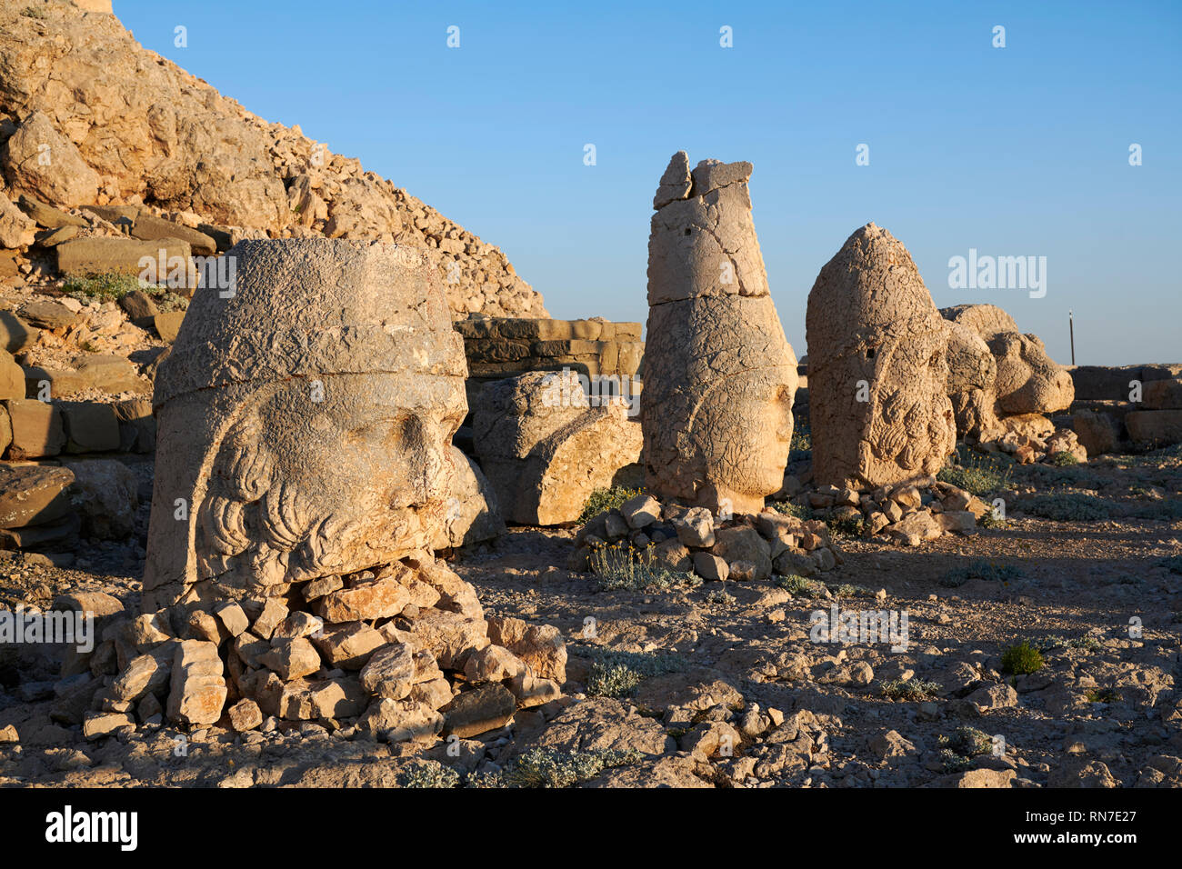Statue Köpfe, von links, Zeus, Apollo, Herekles Adler, & Lion, Ost Terrasse, Berg Nemrut oder Nemrud Dagi Stockfoto