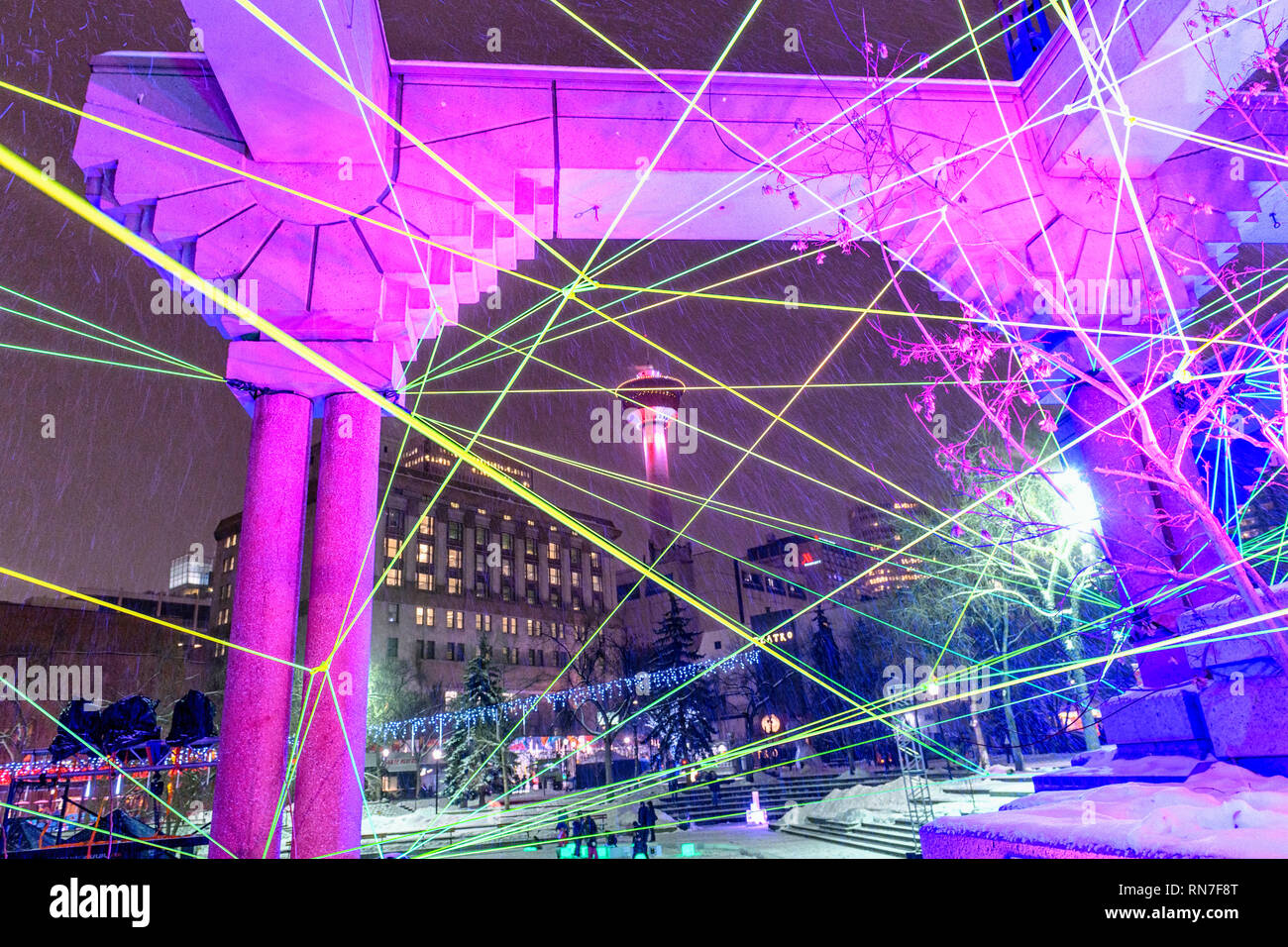 Glow Winter Licht Festival in der Innenstadt von Calgary Olympic Plaza Stockfoto