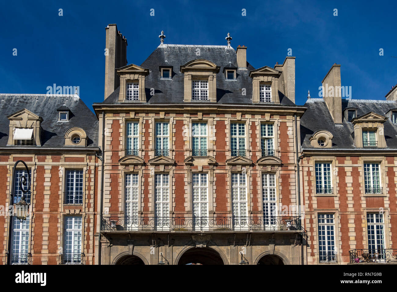 Pavillon de la Reine, Norden, Place des Vosges, Le Marais Paris. Stockfoto