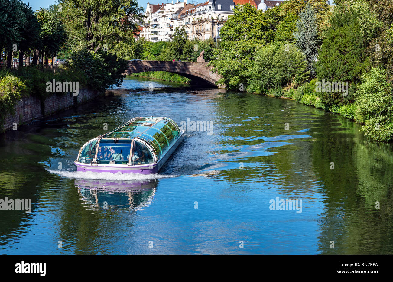 Straßburg, Elsass, Frankreich, Batorama Sightseeing Kreuzfahrt Schiff, Ill, Kennedy Brücke, Stockfoto