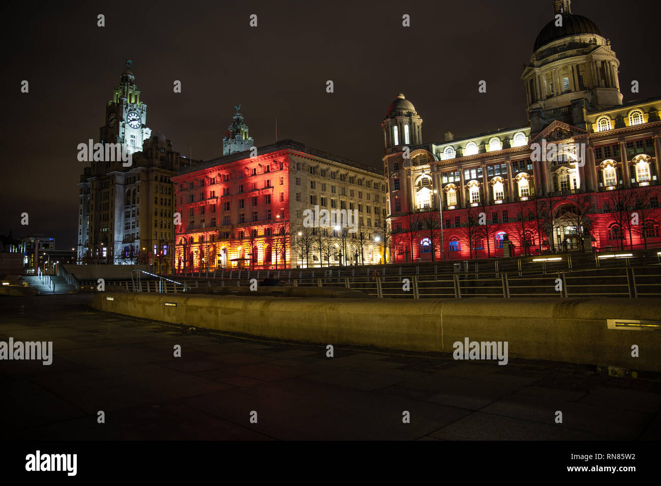 Liverpool Liver Building bei Nacht Stockfoto