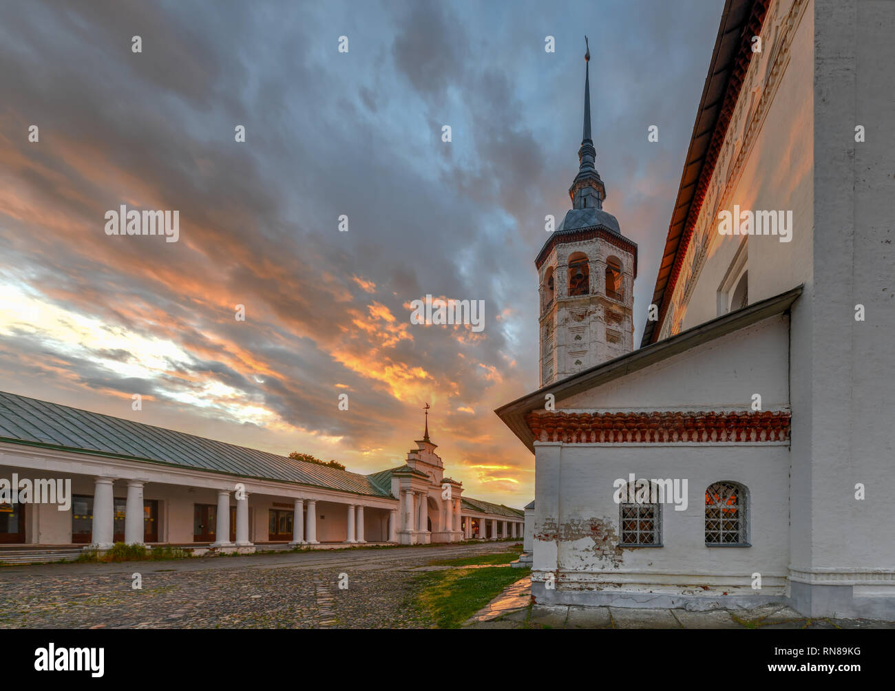 Kirche der Ikone der Gottesmutter von Smolensk in Susdal. Susdal ist eine berühmte Touristenattraktion und Teil des Goldenen Ring von Russland. Stockfoto
