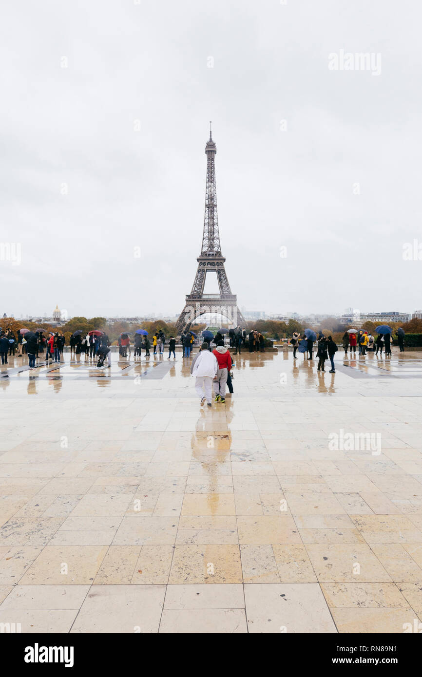 Paris (Frankreich) - Eiffelturm von der Terrasse von Trocadéro gesehen Stockfoto