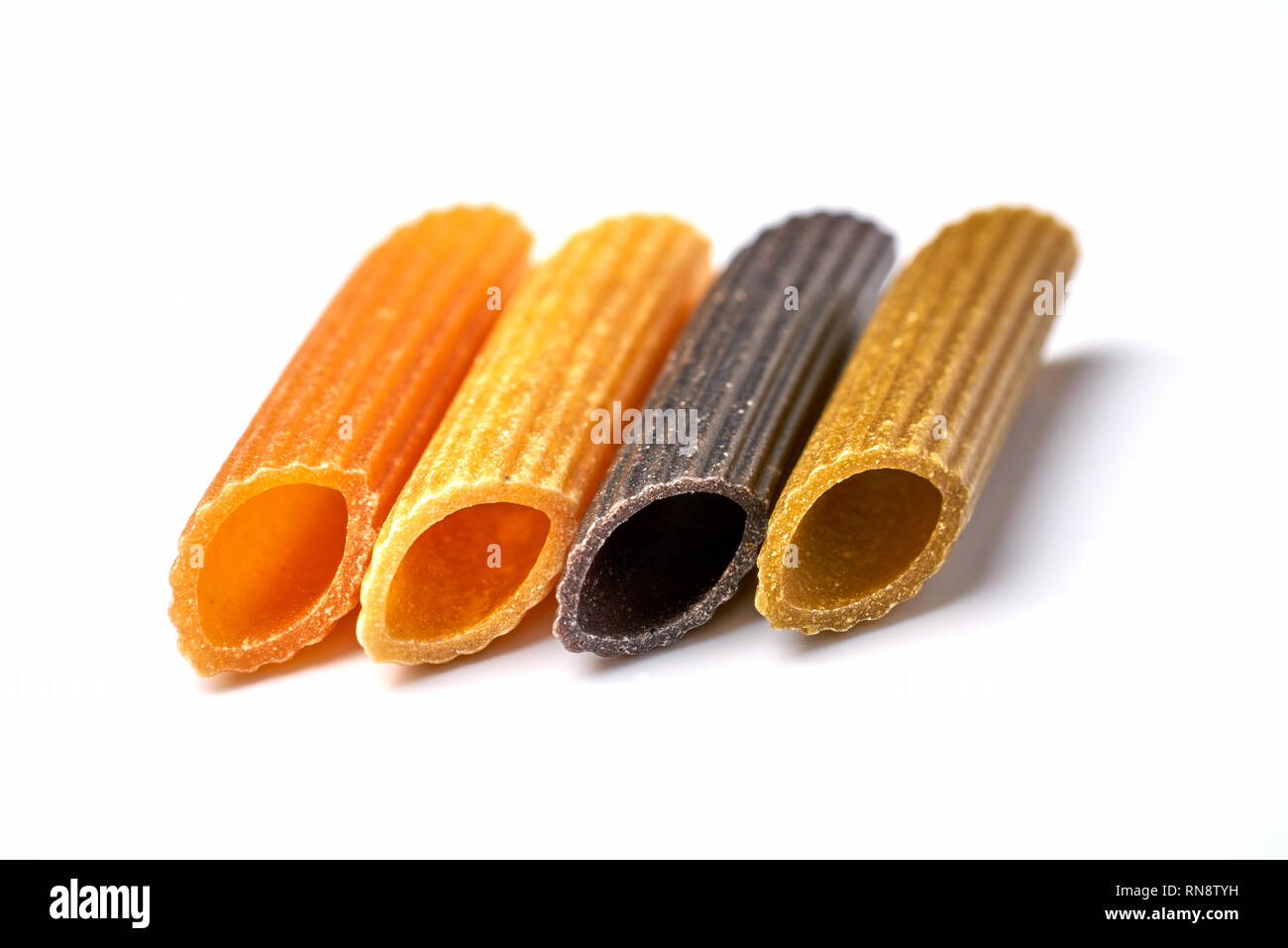 Nahaufnahme der verschiedenen Arten von Roh ungekocht Glutenfreie Penne Pasta Stockfoto