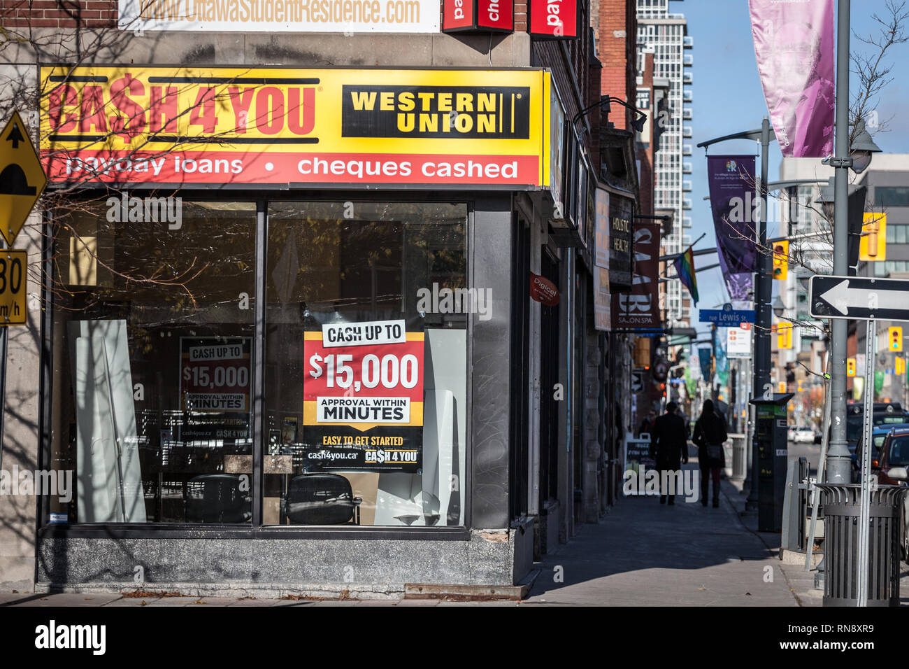 OTTAWA, Kanada - 11 November, 2018: Cash4you Logo vor ihren Boutique in Ottawa, Ontario. Cash4you ist eine persönliche Finanzierung Händler spezialisiert Stockfoto