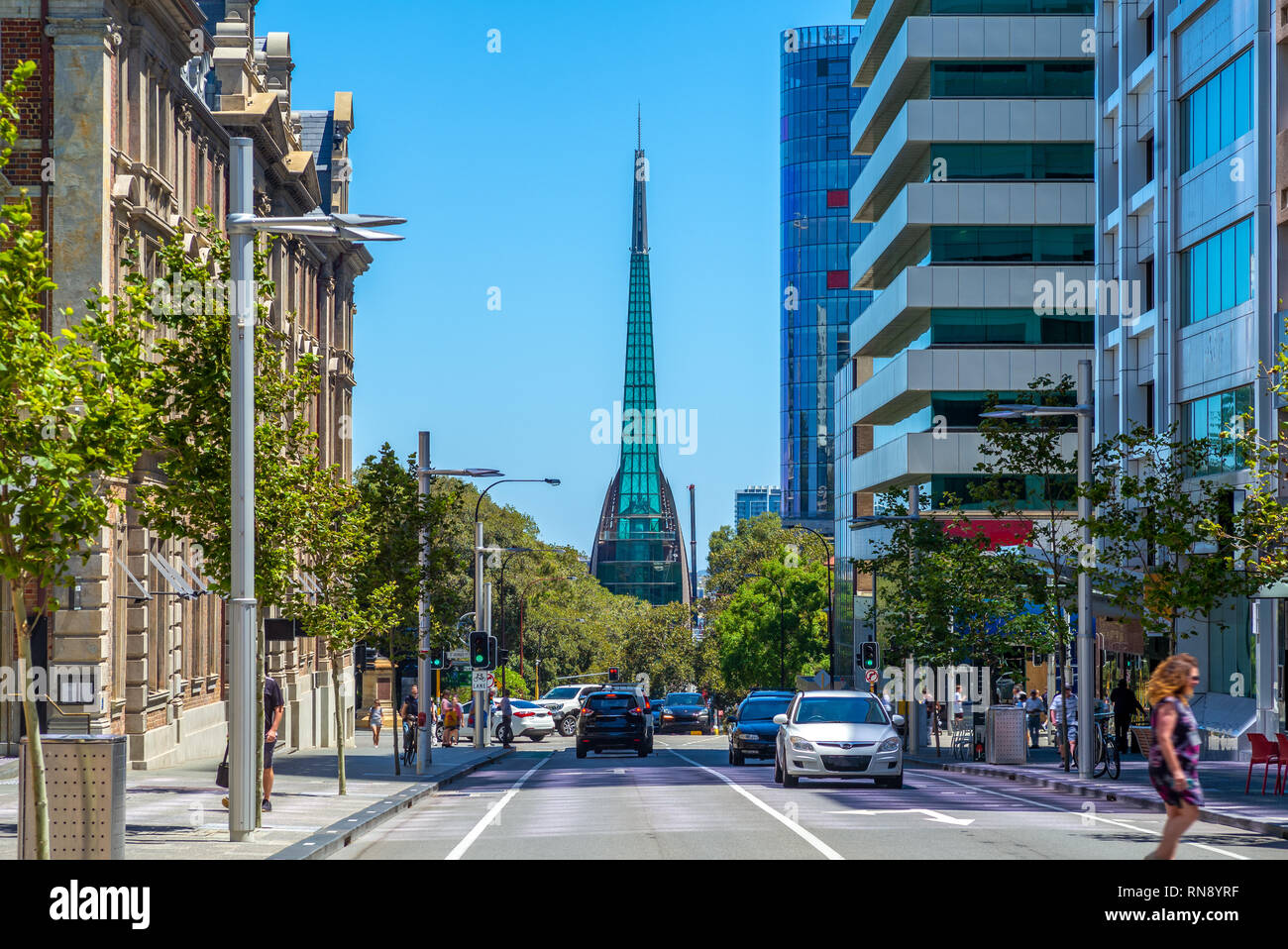 Blick auf die Straße von Perth mit Swan Bell Tower Stockfoto