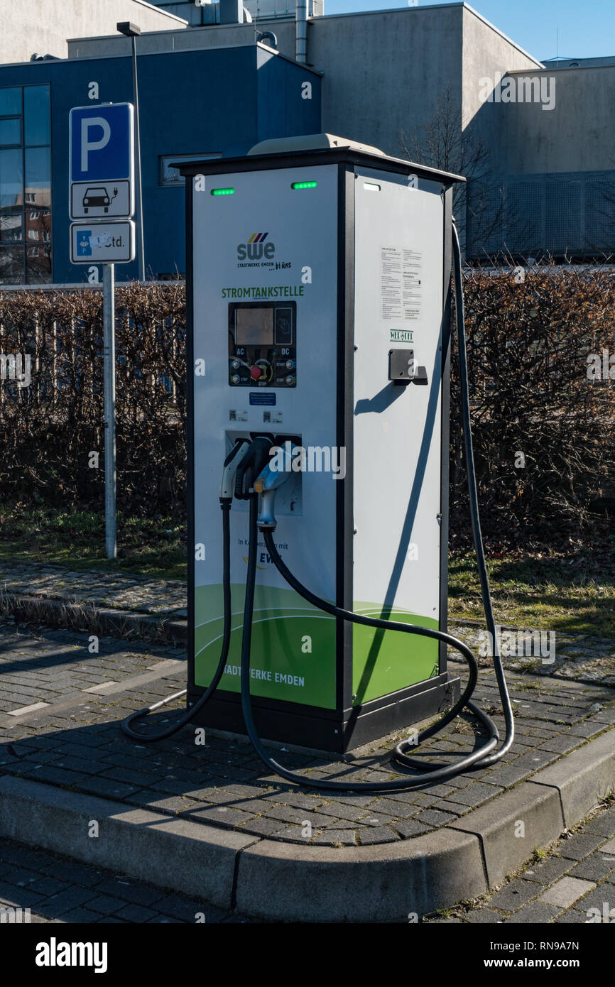 Ladestation für Elektroautos. Emden. Deutschland Stockfoto