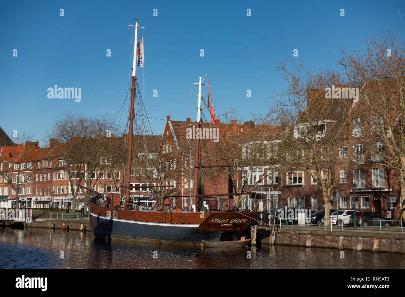 Alte Boote im Hafen. Emden. Deutschland Stockfoto