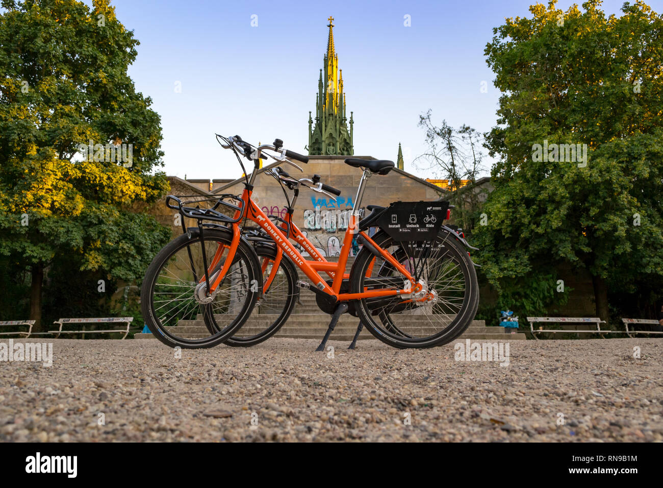 Berlin/Deutschland - vom 29. Juni 2018: Preußische Denkmal für die Befreiungskriege (Nationaldenkmal für die Befreiungskriege) mit zwei Esel Republik dock-le Stockfoto
