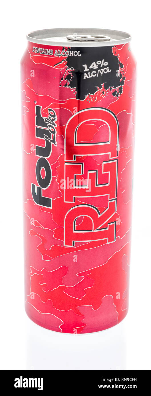 Winneconne, WI - 15. Februar 2019: eine Dose loko Vier rote alkoholisches Getränk auf einem isolierten Hintergrund Stockfoto