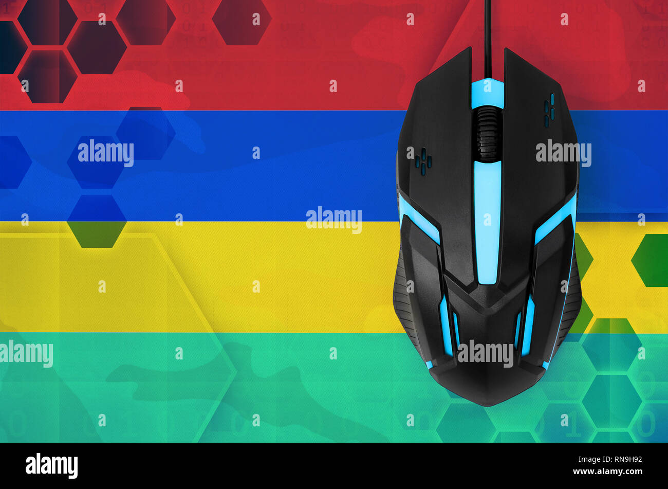 Mauritius Flagge und moderne Hintergrundbeleuchtete Computer Maus. Konzept des Landes, die e-sport team Stockfoto