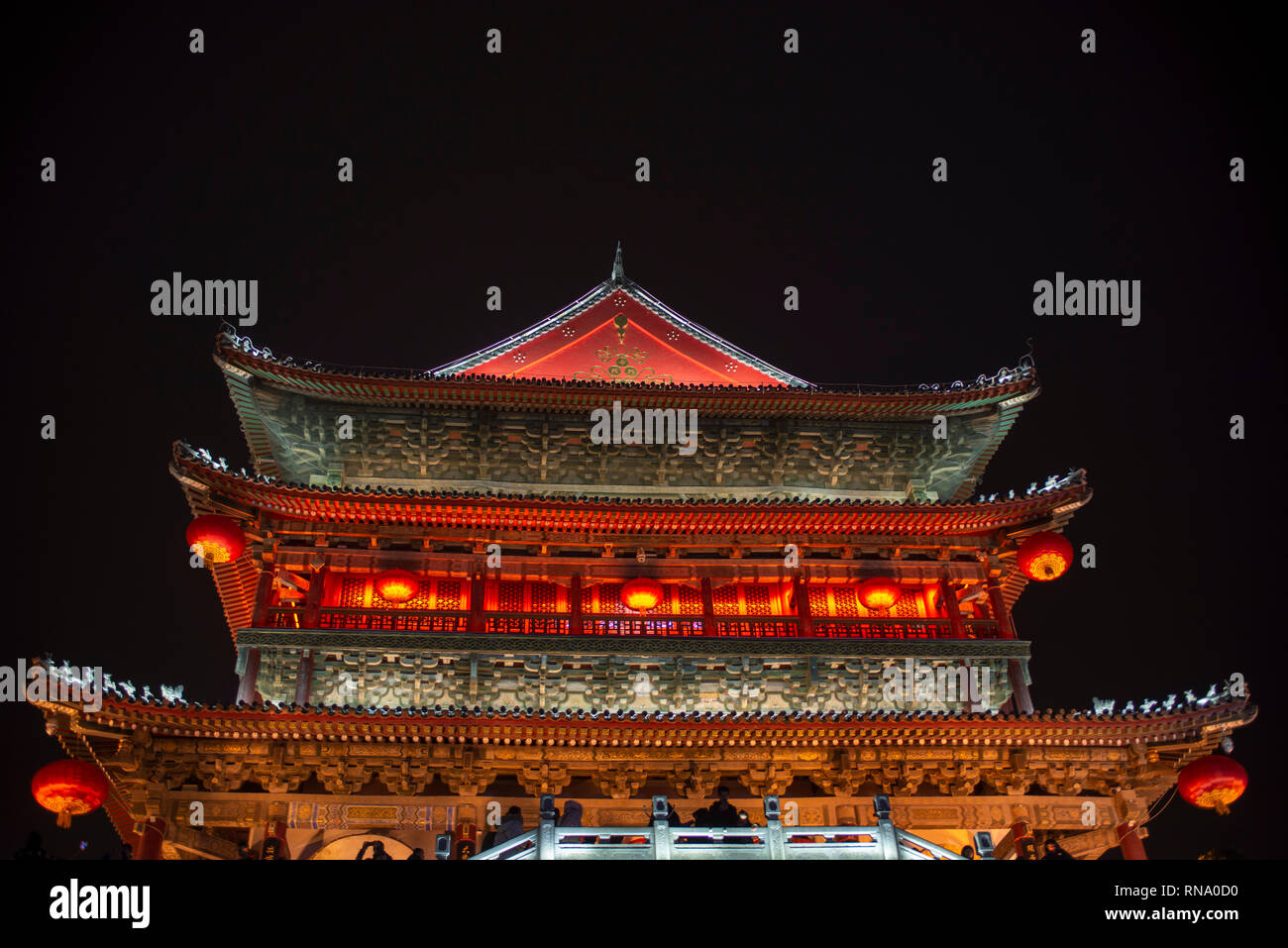 Drum Tower in der Nacht, in Xi'an während das Frühlingsfest in China Stockfoto Drum Tower in der Nacht, in Xi'an während das Frühlingsfest in China Stockfoto