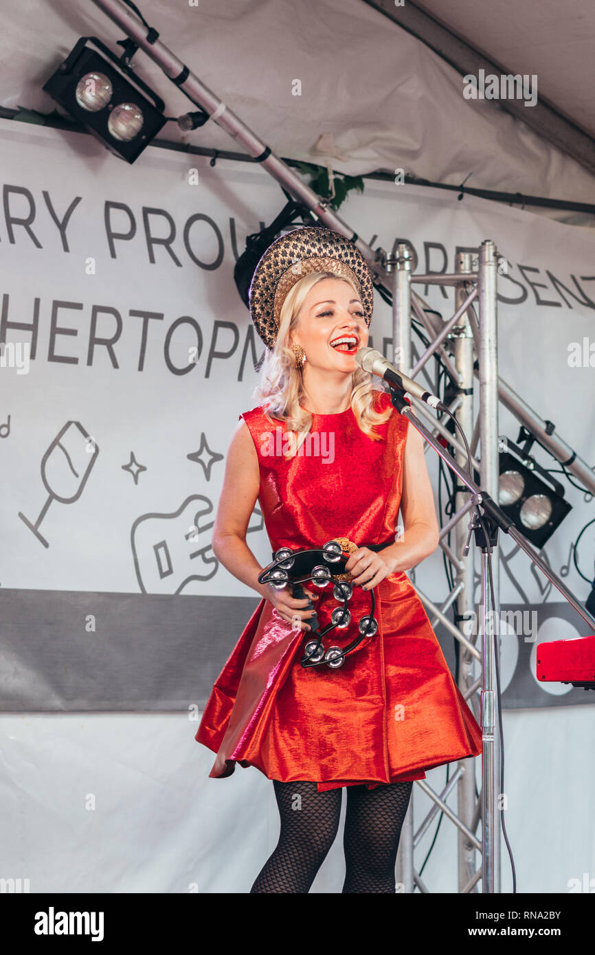 Porepunkah, Victoria, Australien - 16. Februar 2019: Kate Miller-Heidke führt ihr erstes Konzert im Feathertop Weingut nach ihrem Eurovision Ankündigung Credit: Gillian van Niekerk/Alamy leben Nachrichten Stockfoto