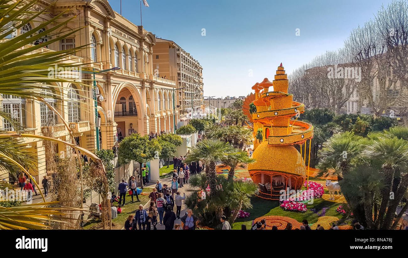 Menton, Frankreich. 17. Feb 2019. Kunst aus Zitronen und Orangen in den berühmten Lemon Festival (Fete du Citron) in Menton, Frankreich. Die berühmten Obst Garten erhält 230.000 Besucher pro Jahr. Credit: Giancarlo Liguori/Alamy leben Nachrichten Stockfoto