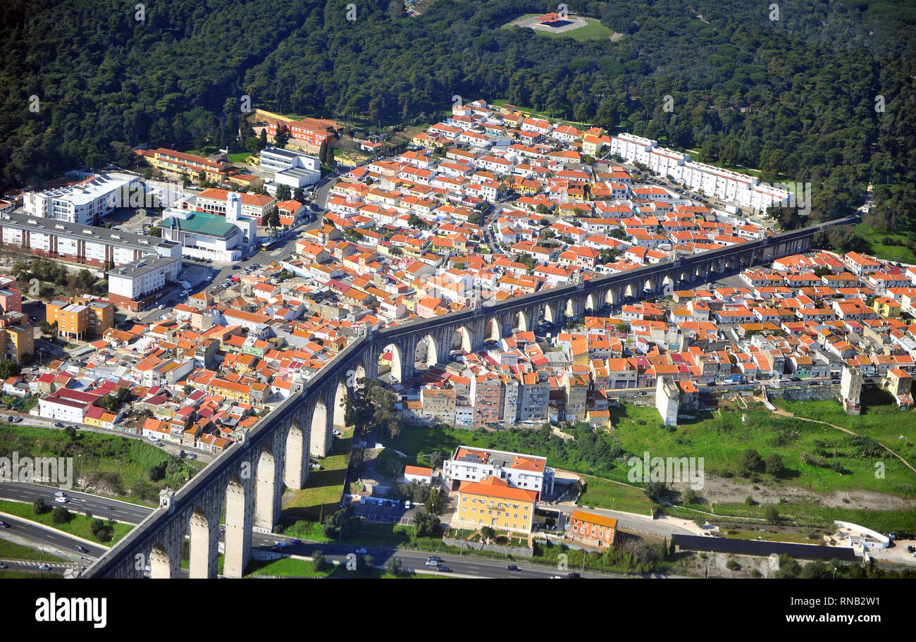 Luftaufnahme der Aquadukt Aguas Livres in Lissabon, Portugal Stockfoto