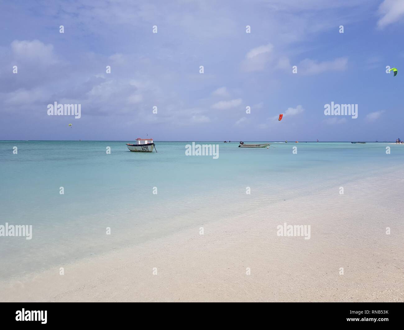 Wundervoller Strand in Aruba. Stockfoto