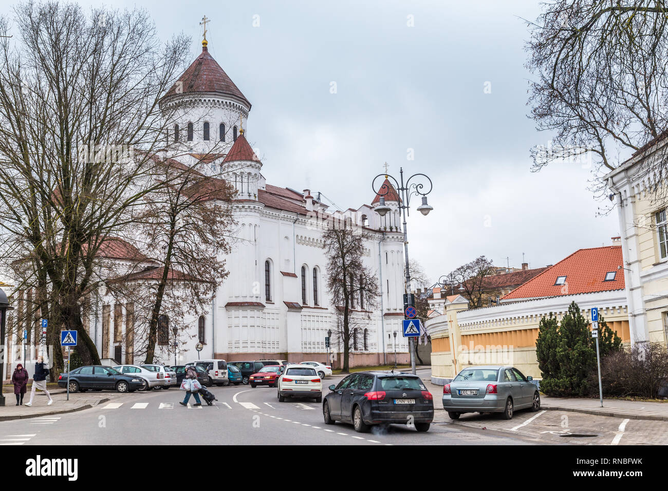 Streetview mit Orhodox Kathedrale in der Altstadt von Vilius in Litauen Baltikum Europa Stockfoto