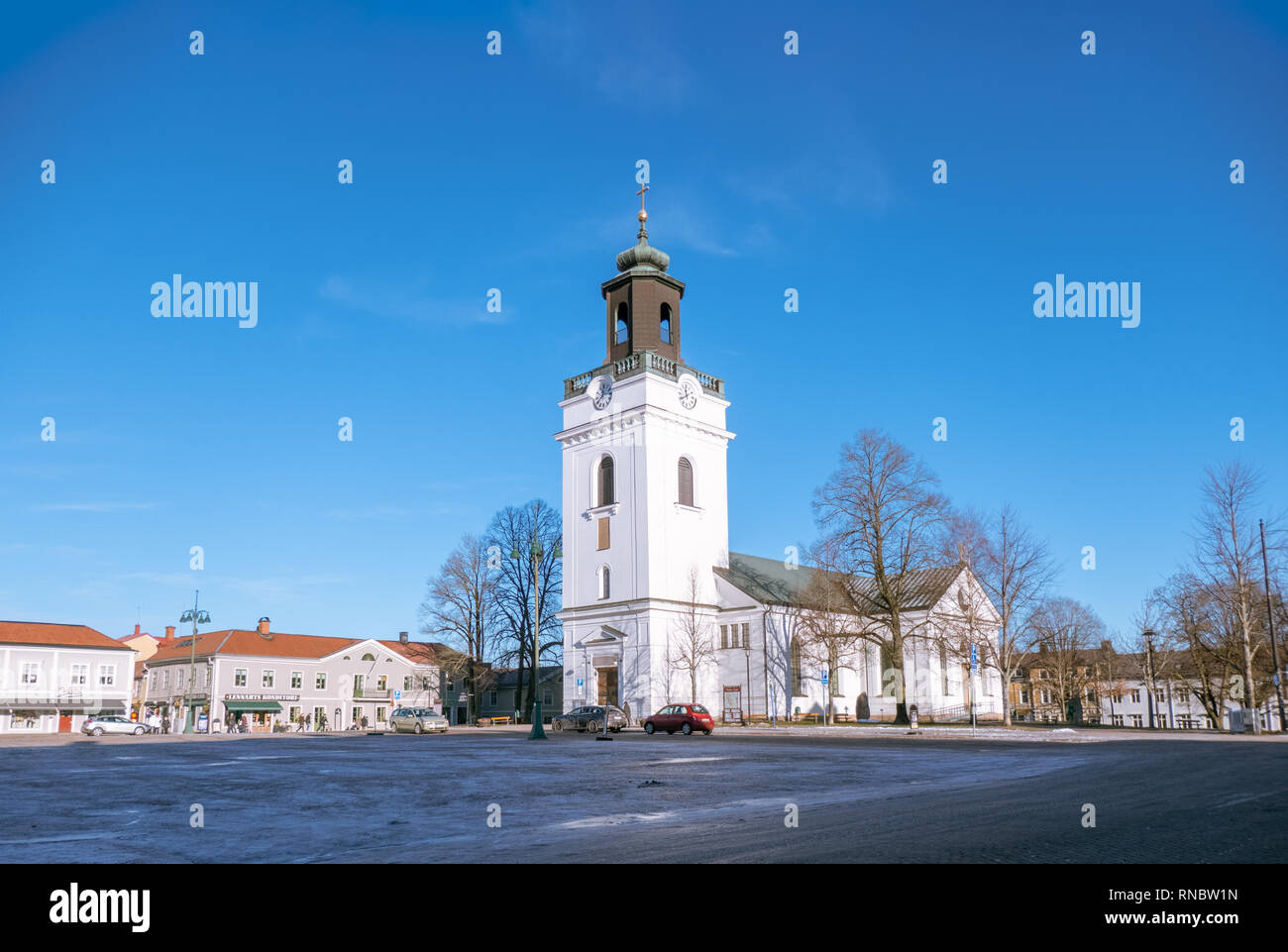 Eksjo Kirche errichtet 1889, aber es hat die Kirchen auf der gleichen Lage seit dem 13. Jahrhundert, mehrere Personen im Bild sichtbar Stockfoto
