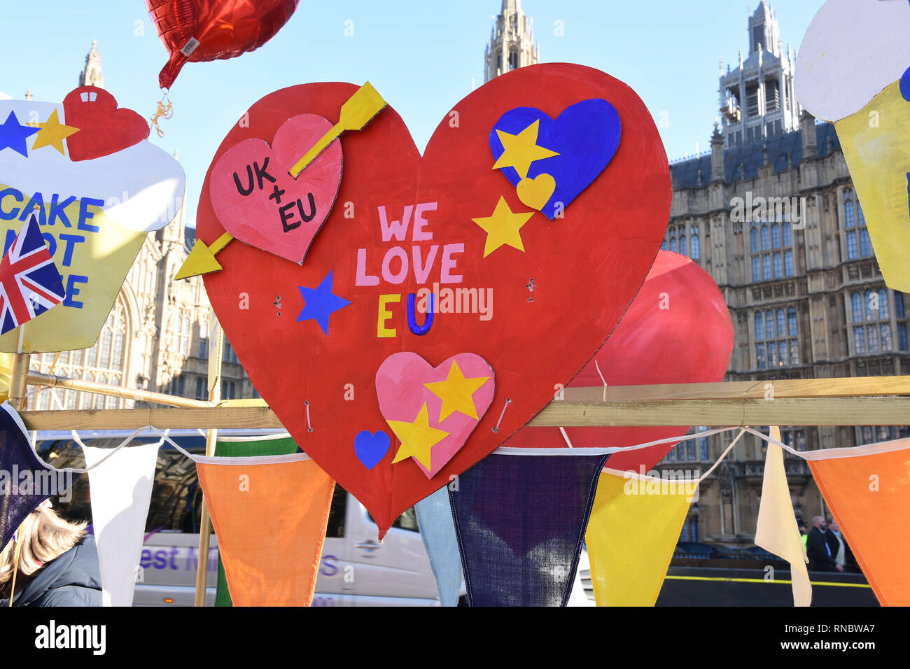 Valentinstag protestieren. Kuchen nicht hassen, Anti Brexit pro EU-Demonstration, Houses of Parliament, Westminster, London, UK Stockfoto