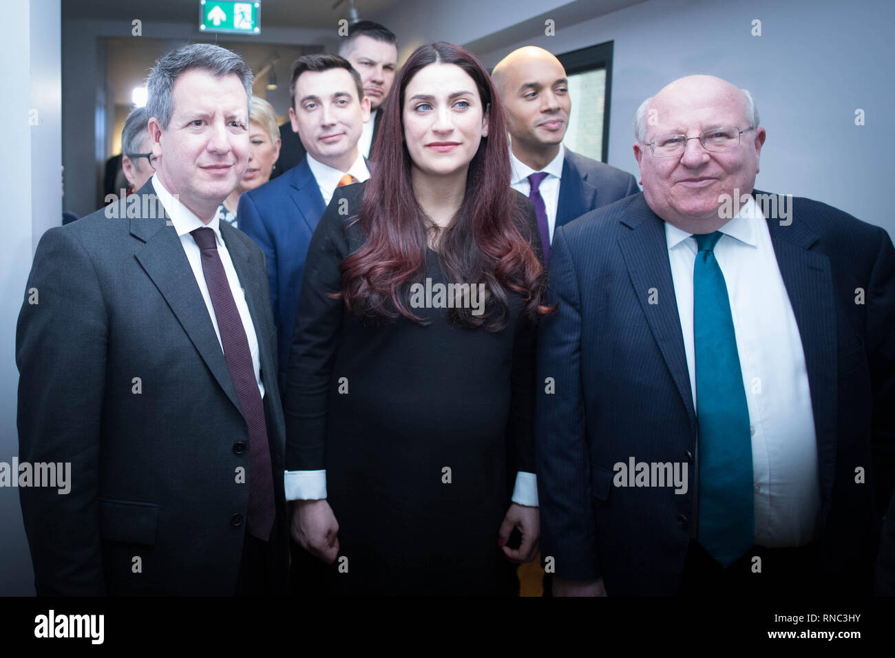 Labour MPs (von links nach rechts) Chris Leslie (Ann Coffey, Angela Smith, (beide links), Gavin Shuker, Luciana Berger, Chuka Umunna und Mike klafft, nachdem sie ihren Rücktritt angekündigt, während einer Pressekonferenz in der County Hall in Westminster und die Schaffung einer neuen unabhängigen Gruppe im Unterhaus, in den bedeutendsten Split in der britischen Politik seit der Abspaltung der Sozialdemokratischen Partei in den 1980er Jahren. Stockfoto