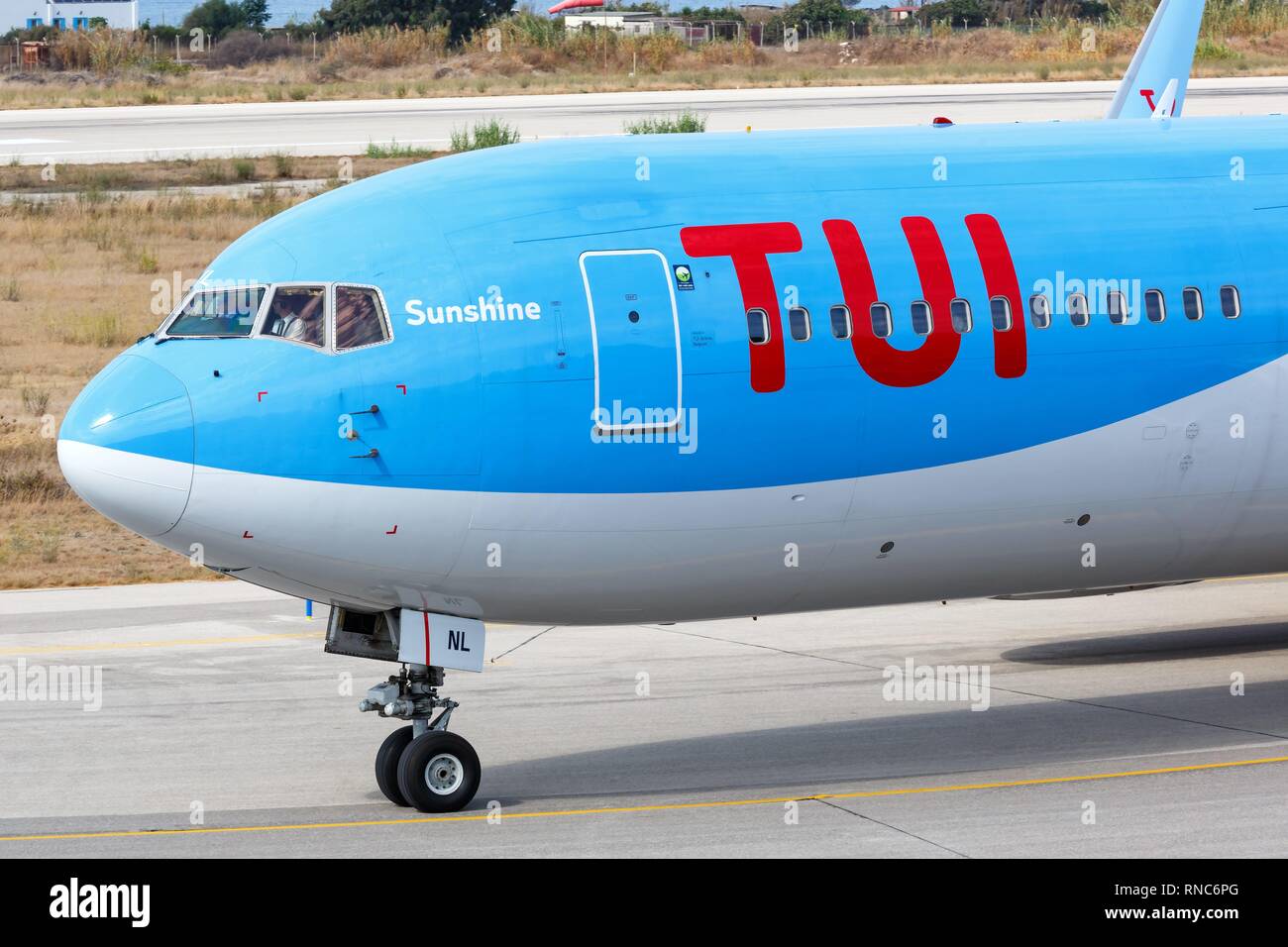 Rhodes, Griechenland - 12. September 2018: TUI Boeing 767-300ER Flugzeug am Flughafen Rhodos (RHO) in Griechenland. | Verwendung weltweit Stockfoto
