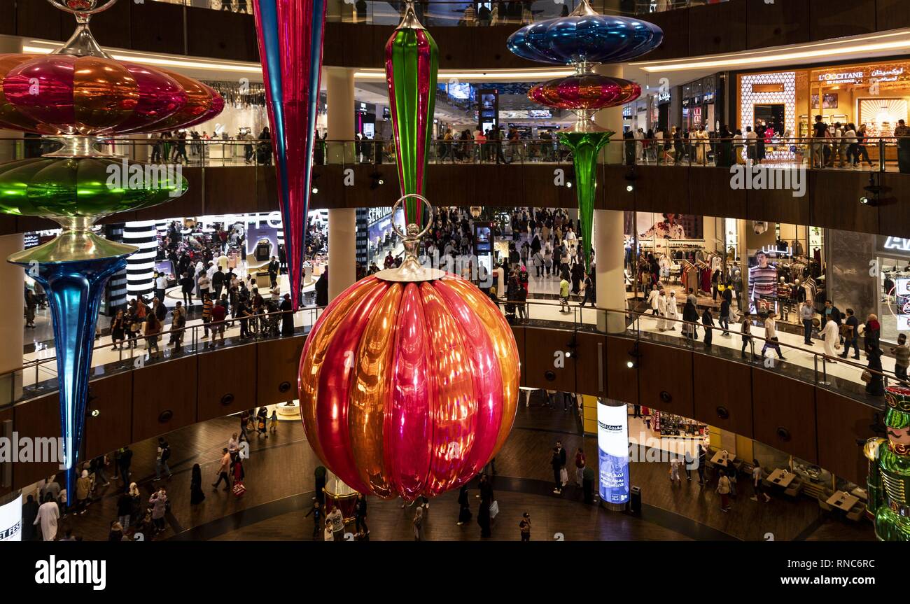 Die einzelnen Etagen der Dubai Mall in Downtown Dubai District sind fantasievoll gestaltet. Mit 350.000 Quadratmetern Verkaufsfläche, die Dubai Mail ist eines der grössten Einkaufszentren der Welt. (11. Januar 2019) | Verwendung weltweit Stockfoto