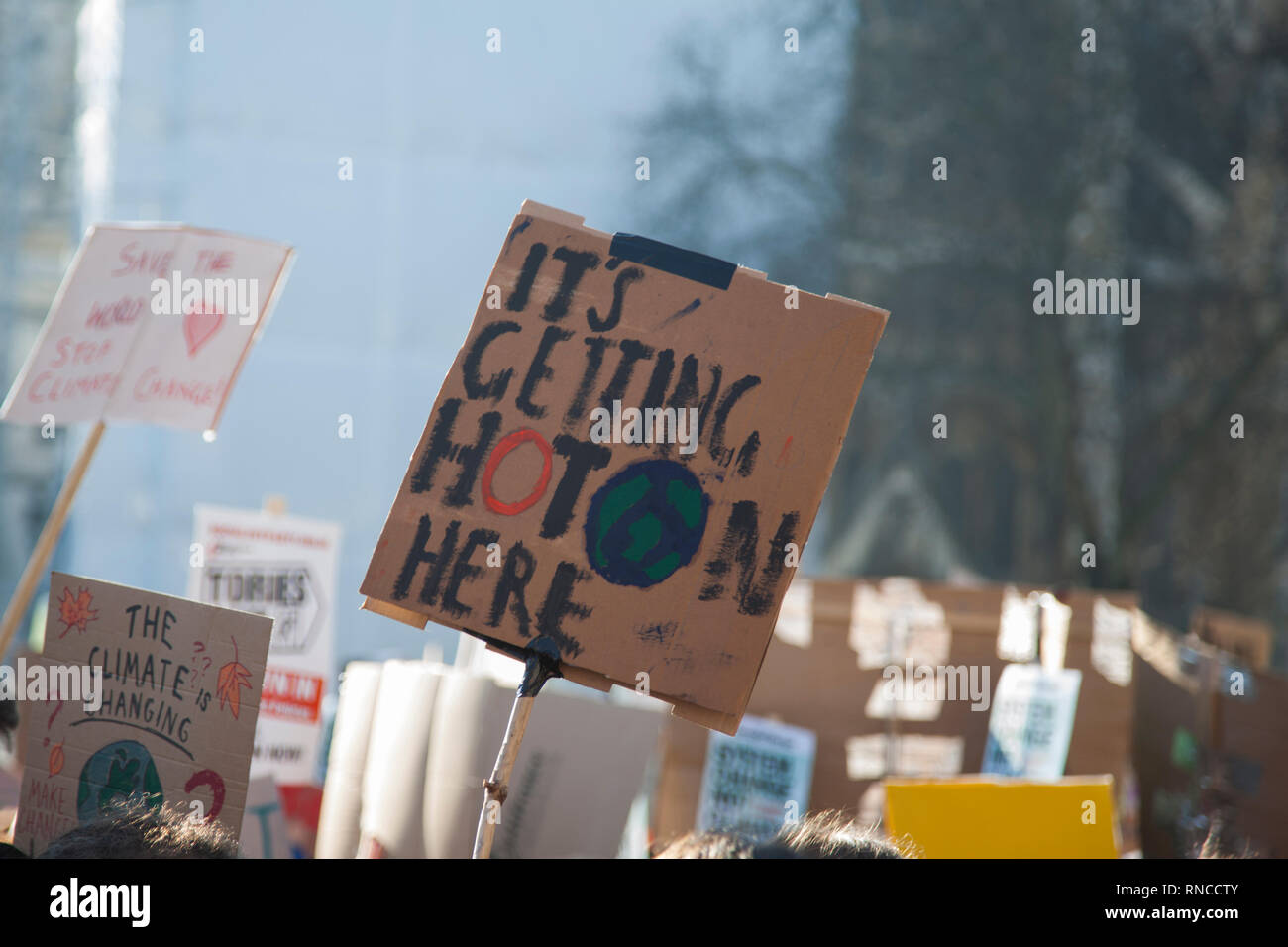 Demonstranten halten den Klimawandel Banner bei einem Protest Stockfoto