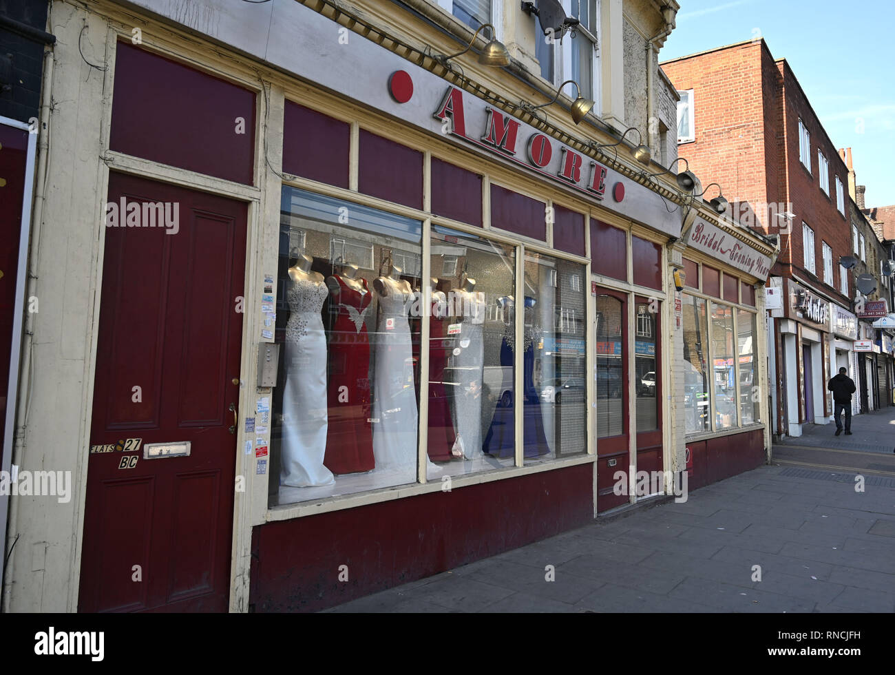Tottenham London UK - Die Amore Brautkleid und Abendkleid shop in Tottenham High Road Stockfoto