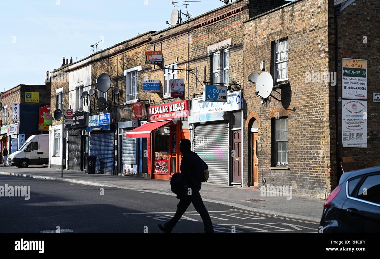 Tottenham London UK-Shops und Cafés in White Hart Lane Stockfoto