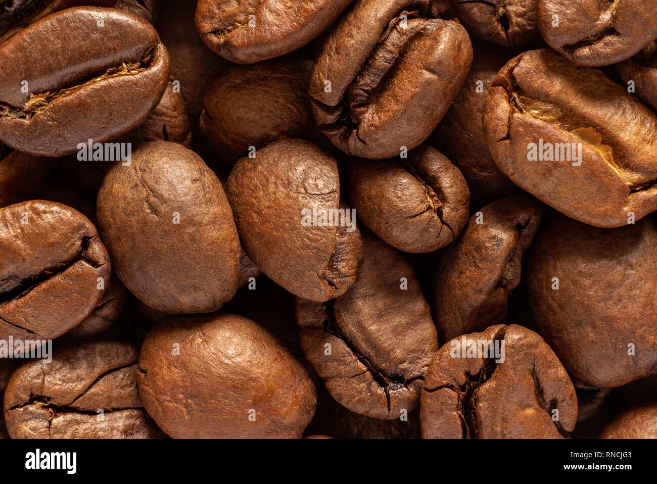 Natürliche organische Braun gerösteten Kaffeebohnen, kann als Hintergrund, makroaufnahme verwendet werden. Stockfoto