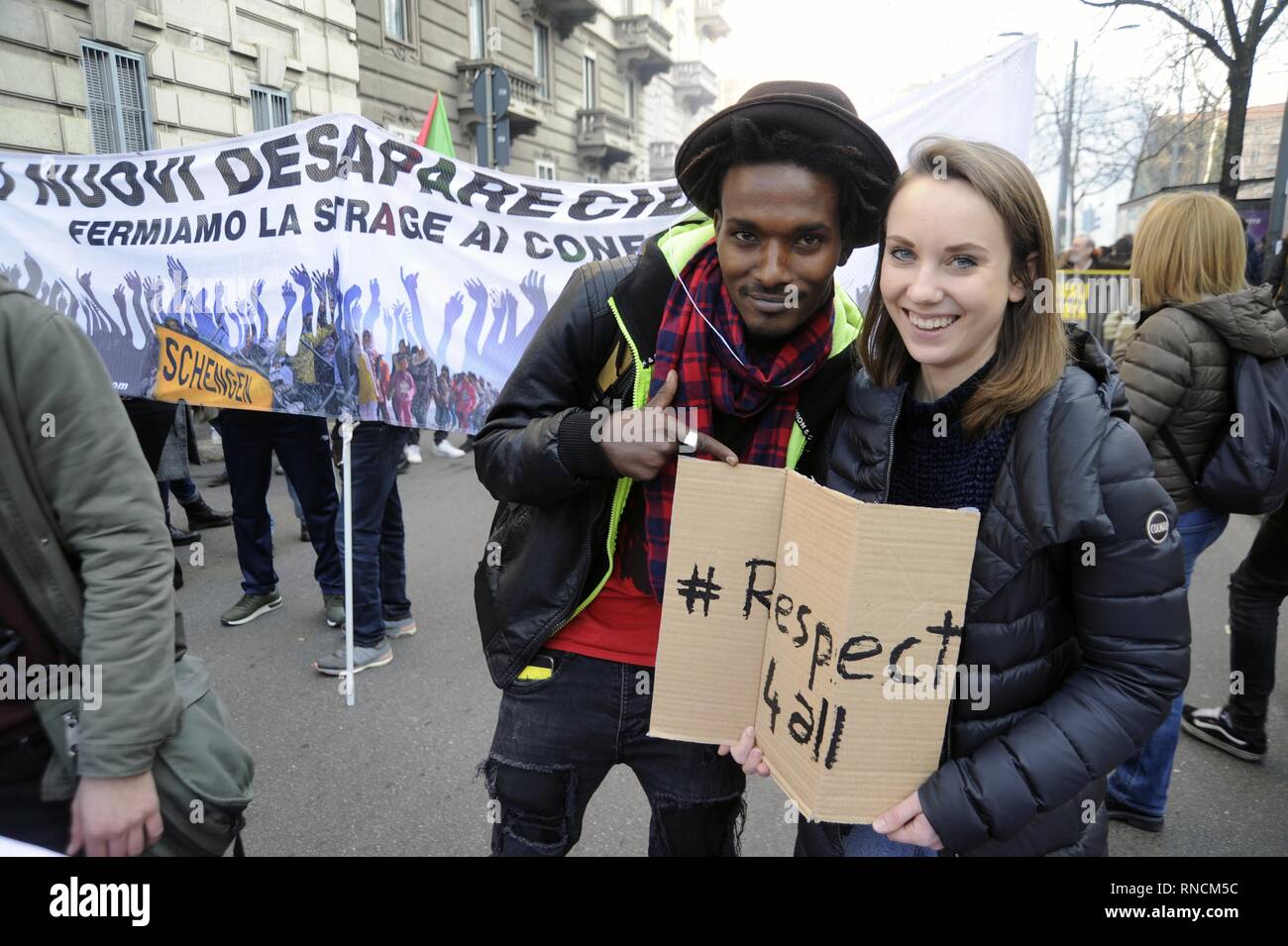 Mailand, 16. Februar 2019, Demonstration gegen die Politik der Regierung der Kriminalisierung für Zuwanderer, die "Dekret" von Salvini, Minister des Innern und gegen die Umwandlung der CPA, Zentren der erste Empfang in der Herz-Lungen-Wiederbelebung, Zentren für die Rückführung. Stockfoto