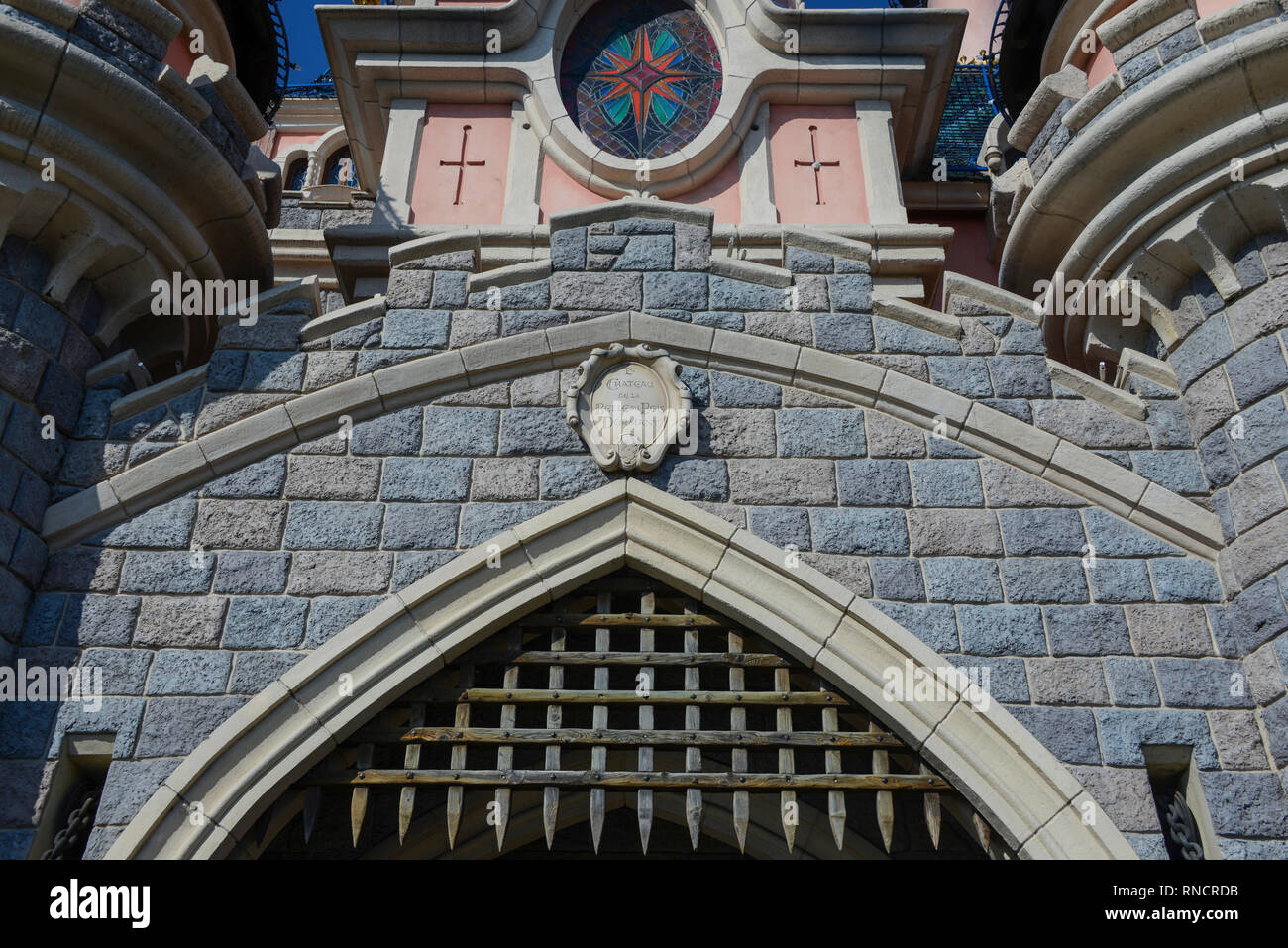 Frankreich, Paris, 29. Februar 2016 - Blick auf den Eingang des Sleeping Beauty Castle, in Disneyland, Paris Detail Stockfoto