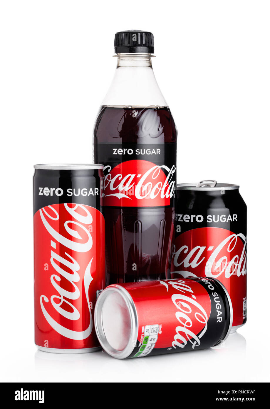 LONDON, Großbritannien - 06 Februar, 2019: Flasche Diät Coca-Cola Zero auf weißem Hintergrund. Coca-Cola ist einer der beliebtesten Soda Produkte in der Welt. Stockfoto