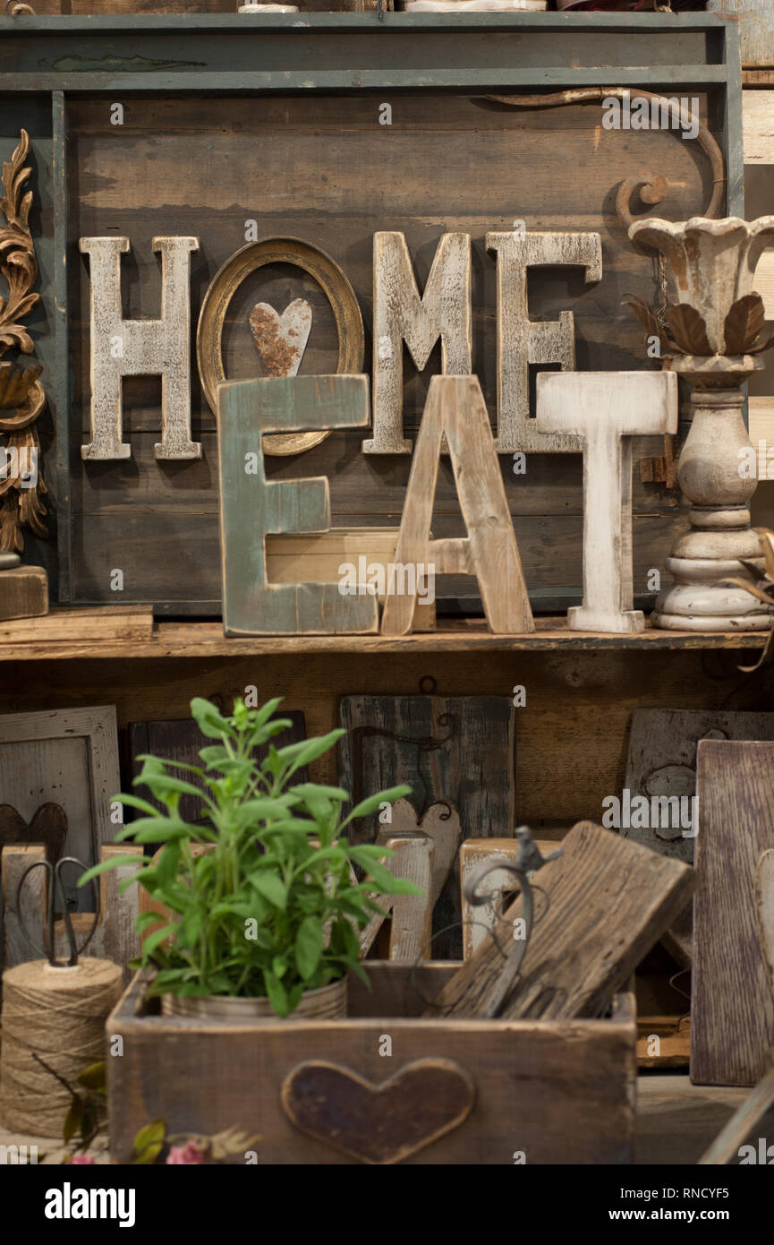 Einrichtungsgegenstände und vintage Holz- Ornamente. Bricolage Konzept. Stockfoto