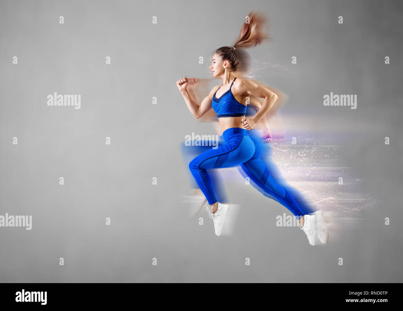 Sehr Geschwindigkeit athletische Frau läuft mit Speed Trail. Stockfoto