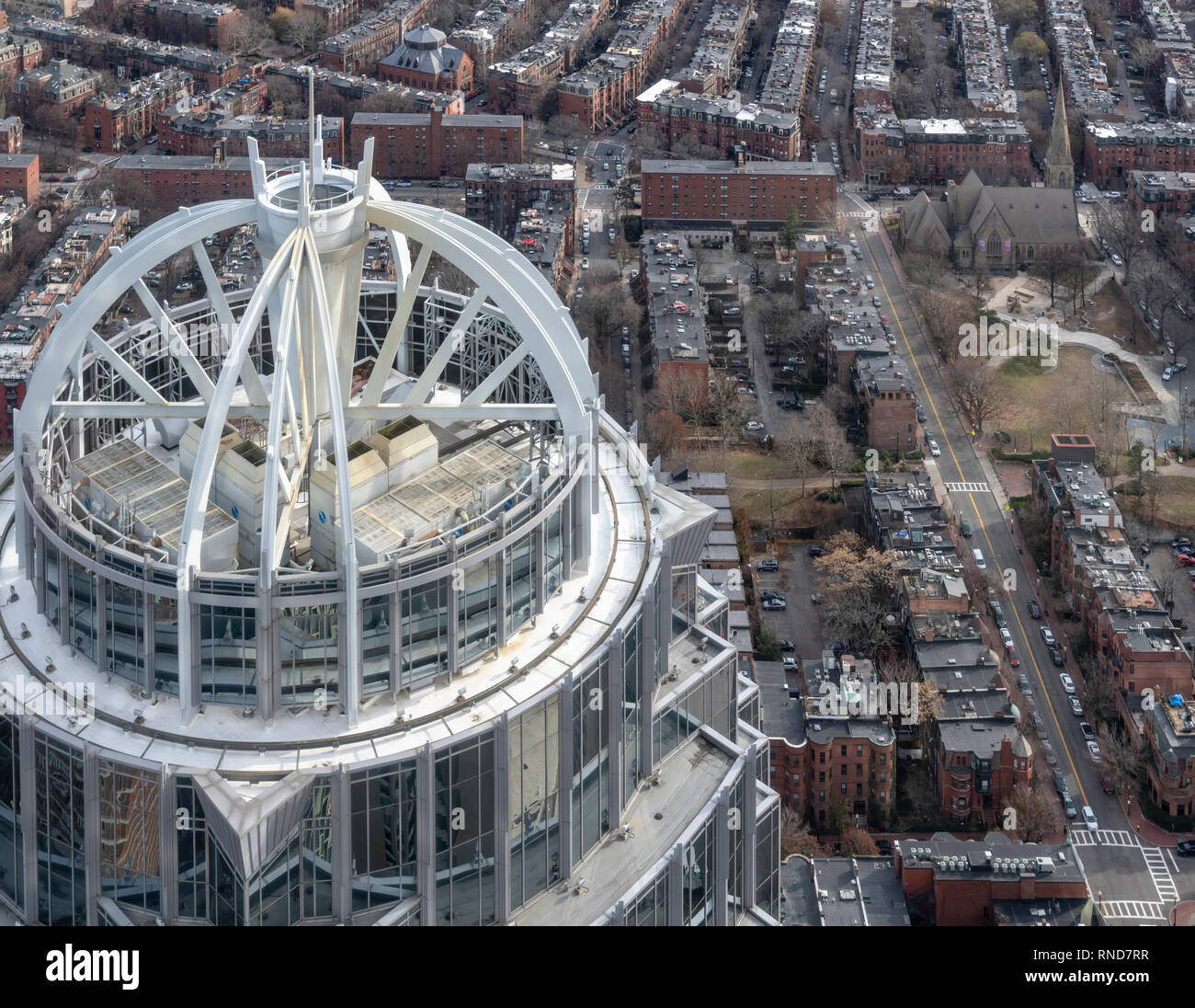 Back Bay und an der Oberseite der 111 Huntington Avenue Wolkenkratzer in Boston. Die 10 höchsten. Von Prudential Skywalk Observatory, Boston, Massachusetts. Stockfoto