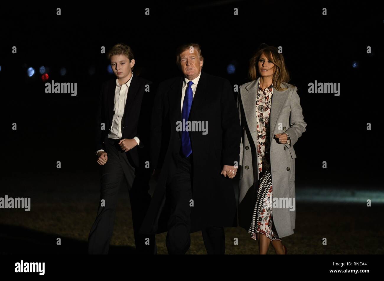 Präsidenten der Vereinigten Staaten Donald J. Trumpf, erste Dame Melania Trump und Barron Trump kommen an das Weiße Haus Februar 18, 2019, in Washington, DC., nachdem das Wochenende im Mar-a-Lago in Florida. Credit: Olivier Douliery/Pool über CNP | Verwendung weltweit Stockfoto