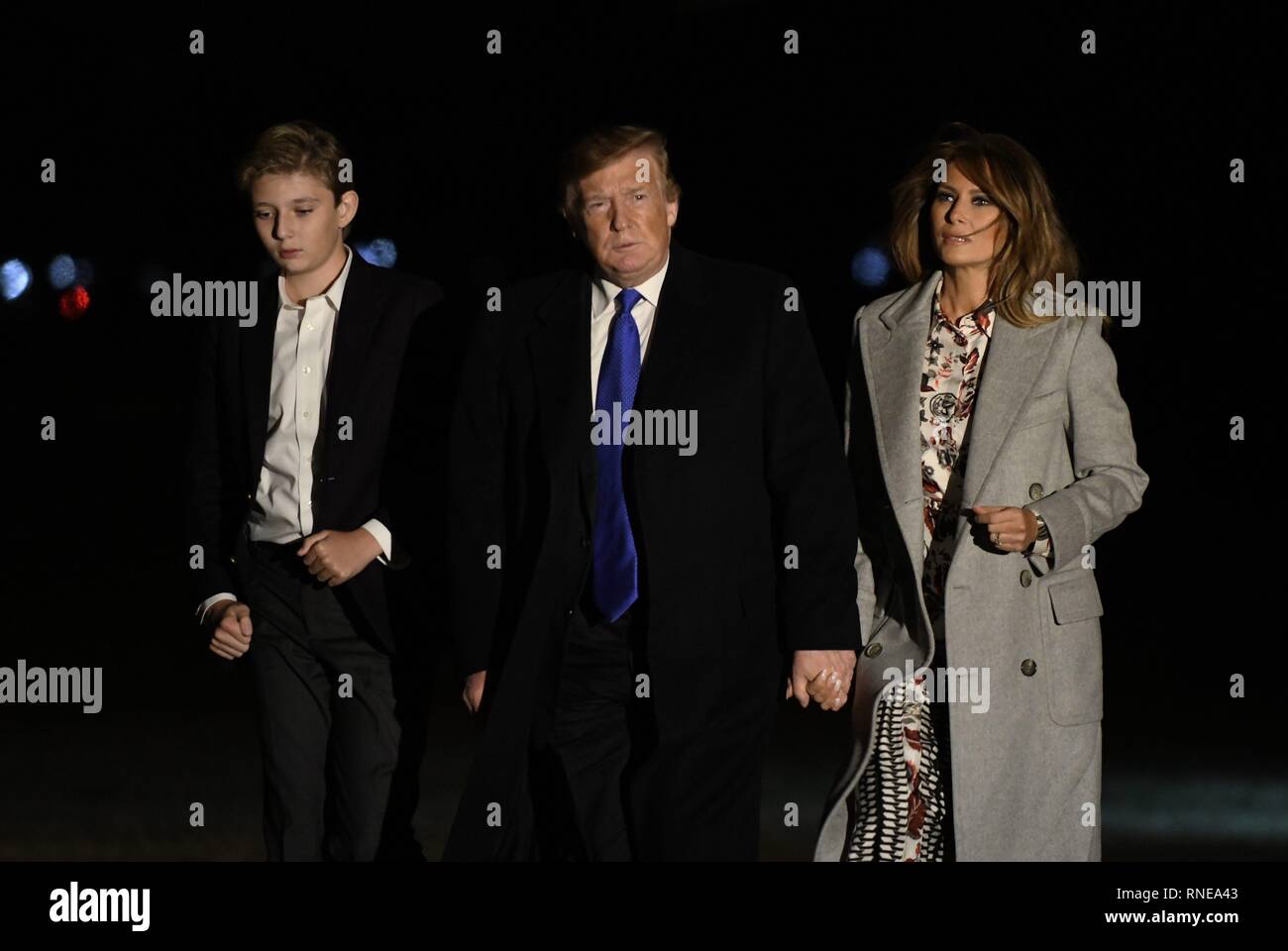 Präsidenten der Vereinigten Staaten Donald J. Trumpf, erste Dame Melania Trump und Barron Trump kommen an das Weiße Haus Februar 18, 2019, in Washington, DC., nachdem das Wochenende im Mar-a-Lago in Florida. Credit: Olivier Douliery/Pool über CNP | Verwendung weltweit Stockfoto