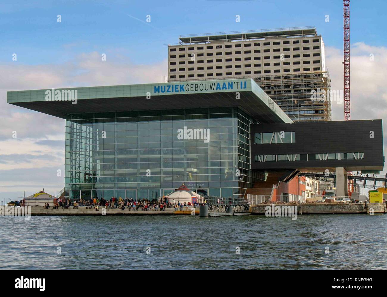 Amsterdam, Niederlande. 9. Okt. 2005. Die wichtigsten Konzertsaal für zeitgenössische klassische Musik, die muziekgebouw ist an der Küste von Amsterdam, Niederlande. Credit: Arnold Drapkin/ZUMA Draht/Alamy leben Nachrichten Stockfoto