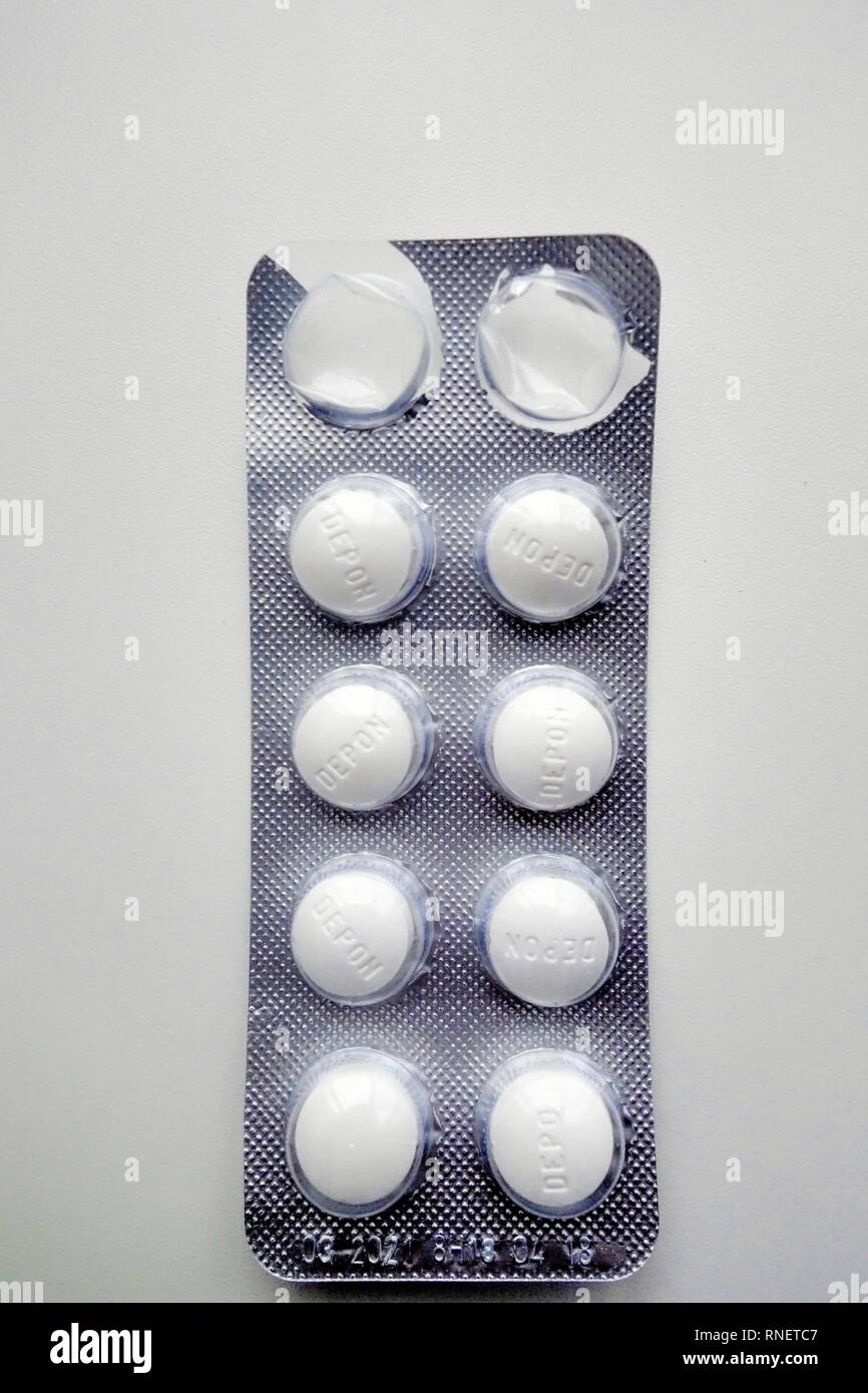 Geöffnete Paket von Paracetamol Tabletten Depon Stockfoto