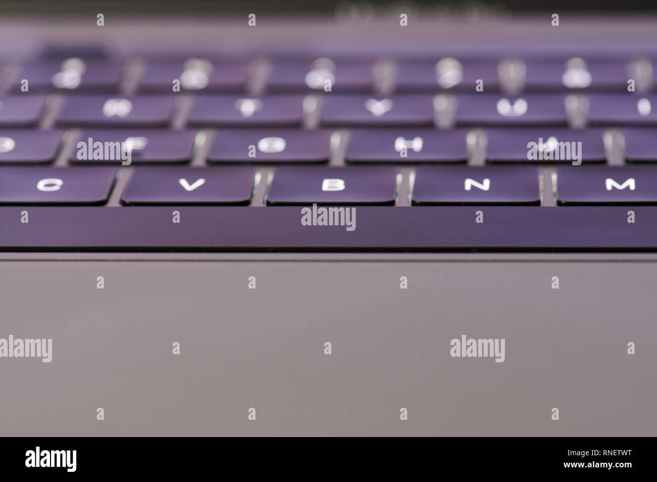Laptop Tastatur winkel Nähe zu sehen. Space-Taste auf der Tastatur Stockfoto