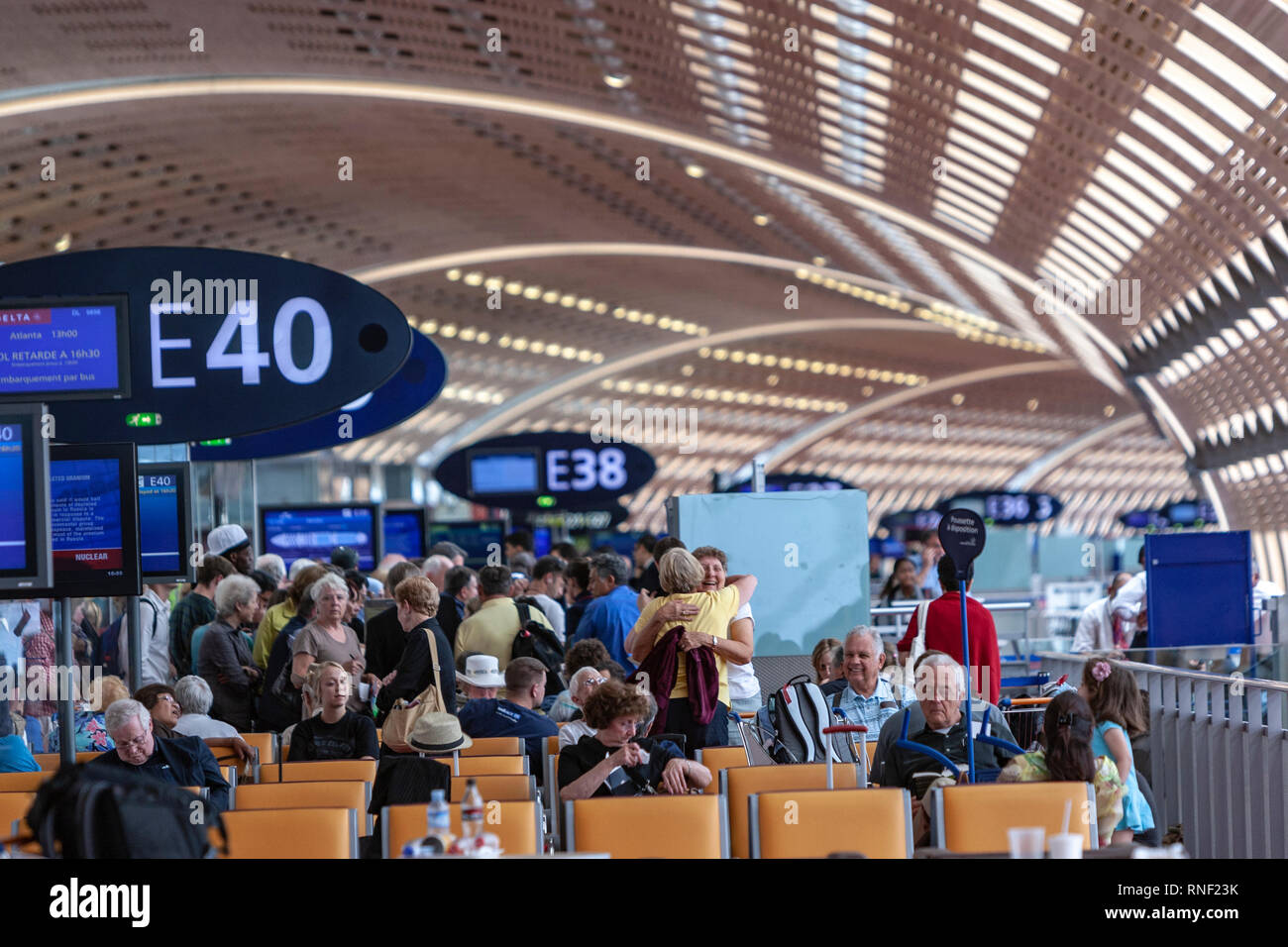 Paris Charles de Gaulle Flughafen, Terminal 2E, Frankreich. Terminal, entworfen von Paul Andreu, Stockfoto