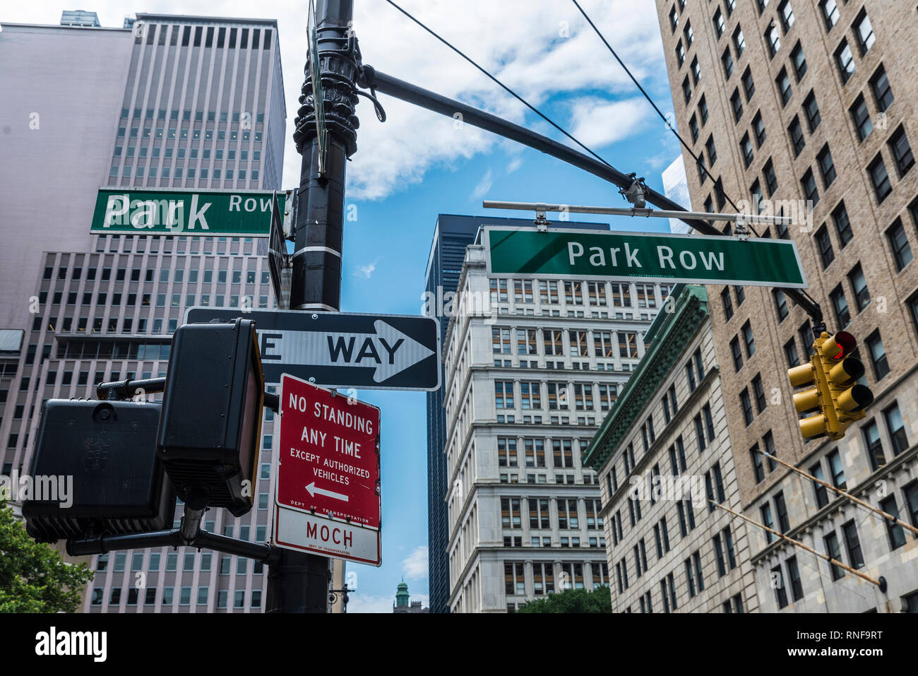 Zeichen der Park Row Street und Semaphoren in Manhattan, New York City, USA Stockfoto