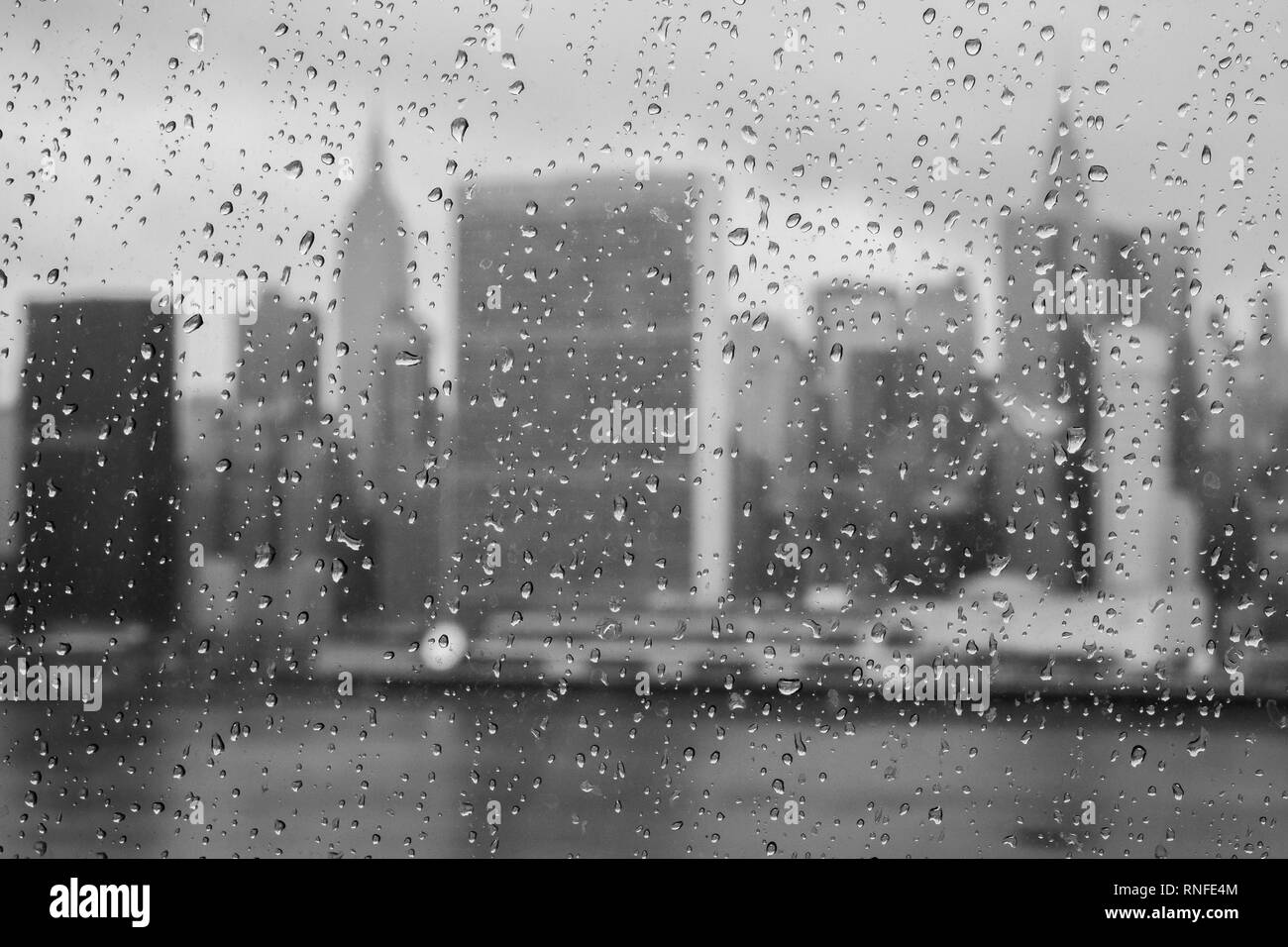Die Skyline von Manhattan an einem regnerischen Tag in New York Stockfoto