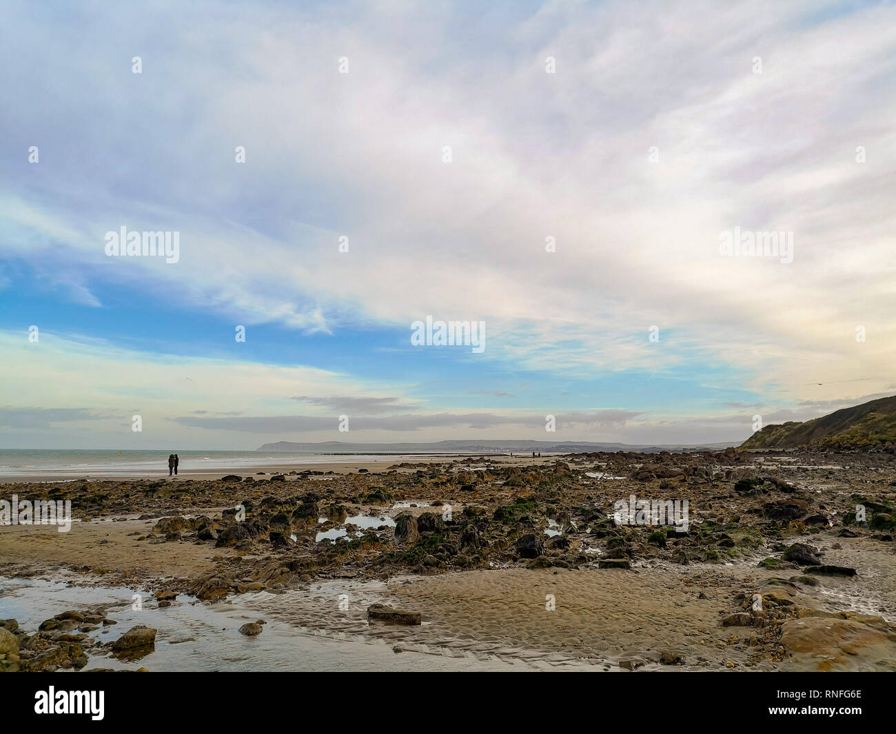Die Bucht von Wissant zwischen Cap Gris-Nez und Cap Blanc Nez) bei Ebbe. Pas-de-Calais, Frankreich. Stockfoto