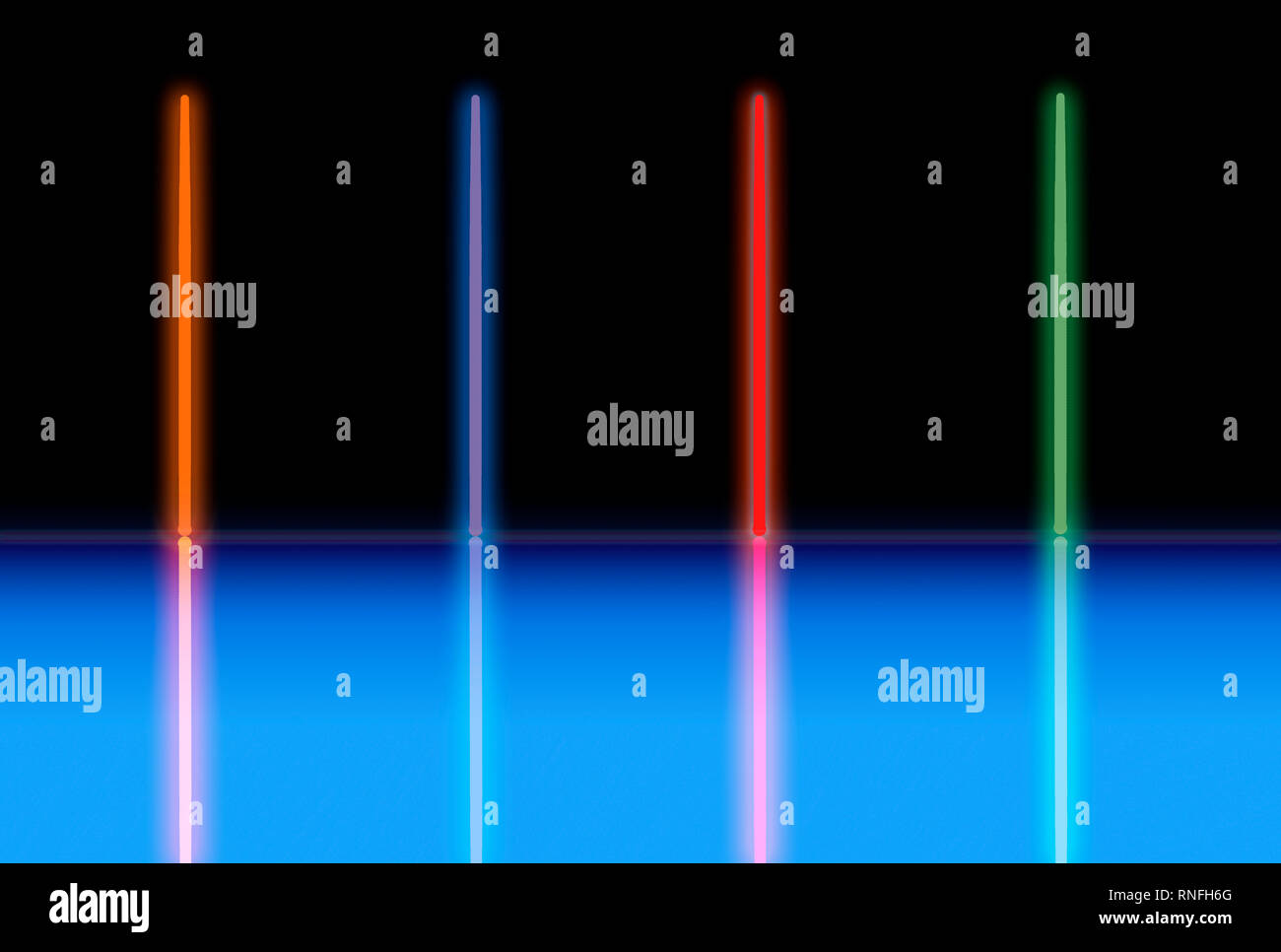 Rot, Grün und Blau neon vertikale Beleuchtung mit schwarzem Hintergrund Stockfoto