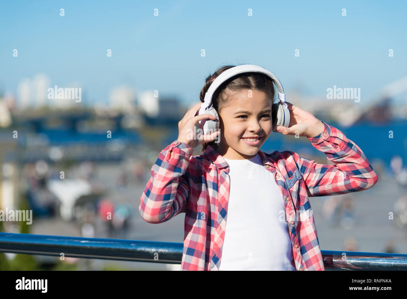 Neue Musik Stockfotos Und Bilder Kaufen Alamy