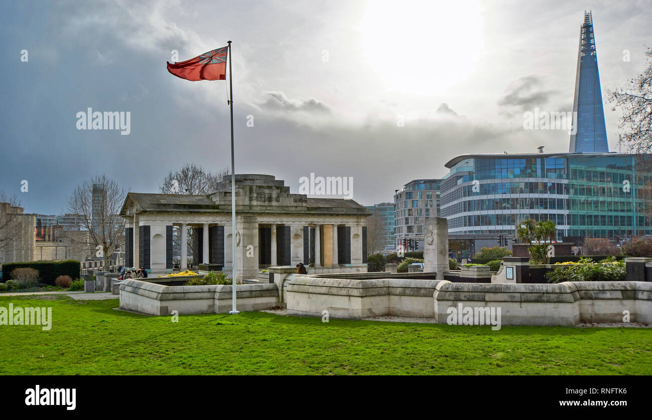 LONDON DER TOWER HILL MEMORIAL von LUTYENS, ZUM GEDENKEN AN DIE MÄNNER DER HANDELSMARINE UND FISCHEREIFLOTTEN, die keine Gräber, ABER DAS MEER Stockfoto